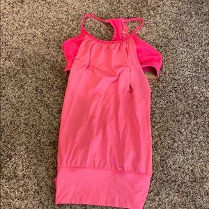 Lululemon peach tank top.